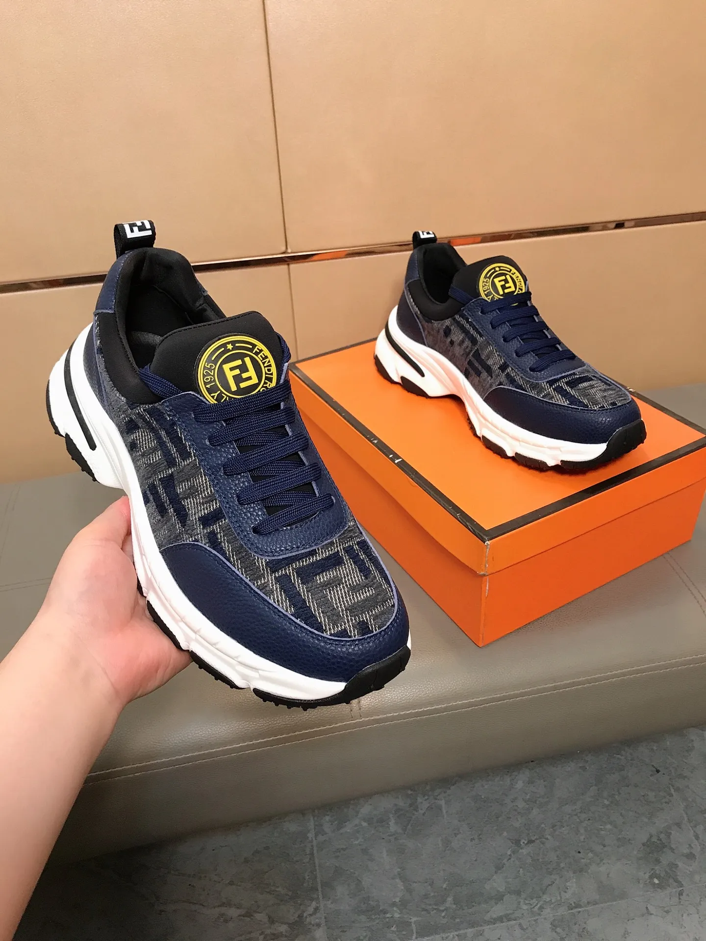 Factory price 442 💥💥🔺🔺FENDI [Fendi] Men’s new casual shoes are a hit! , that kind of calm connotation️elegant taste is indescribable to start the journey of fashionable shoes💍💍to cope with various occasions calmly! The momentum of the big names speaks for itself! Comfortable and comfortable on the feet! Materials: Imported printed materials, stitched with cowhide design, sheepskin feet, a fashion must-have! Code number: 38-44